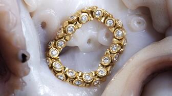 The “Ourglass” link in this ring from Ox is the brand’s signature motif. Crafted in 18-karat yellow gold and diamonds, the patented design took years to engineer. (Image by Leo Bieber) Ox jewelry gold and diamond Ourglass ring