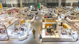 The Tucson gem and mineral shows are just around the corner, and Associate Editor, Gemstones, Lauren McLemore is gearing up for her first time attending. (Image credit AGTA.org) Tucson Gem Hall