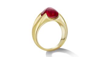 Liv Luttrell 4-carat ruby ring set in 18-karat yellow gold Liv Luttrell 4-carat ruby ring set in 18-karat yellow gold