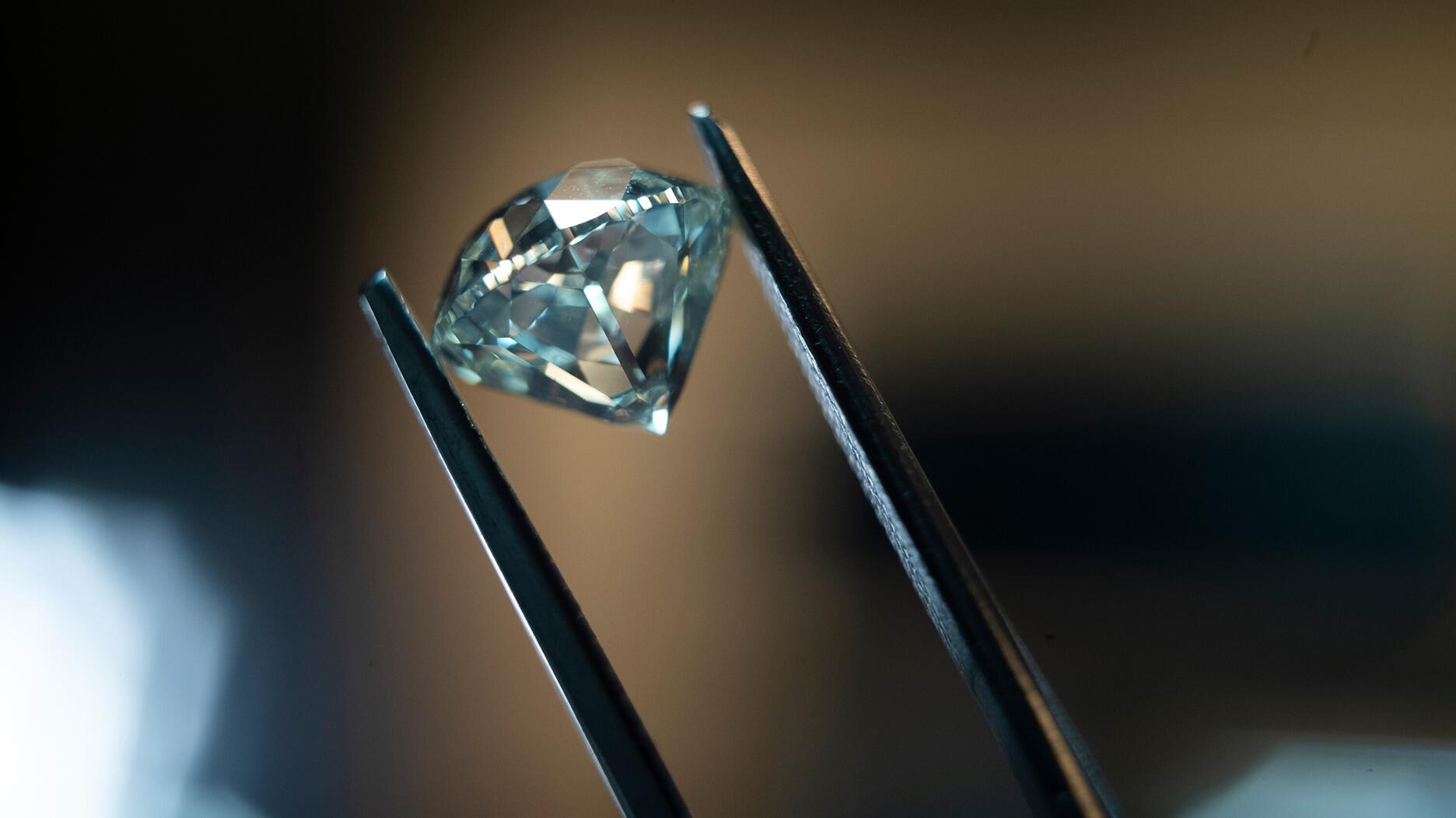 From natural diamond supply to lab-grown diamond prices and future drivers of market growth, Editor-in-Chief Michelle Graff shares four predictions for the diamond market. (©De Beers Group/Photo credit: Ben Perry @ Armoury Films) 2021_De Beers polished in tweezers.jpg