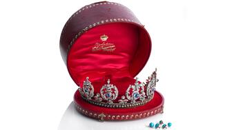 Princess Thyra of Demark’s tiara, which features five cabochon sapphires that can be exchanged for turquoise cabochons, sold for 650,000 DKK (or about $92,000 at current exchange rates) at auction Thursday. 20221202_Princess-tiara.jpg
