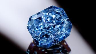 The “Infinite Blue” failed to meet even its lowest auction estimate at Sotheby’s Hong Kong this week. Infinite Blue diamond