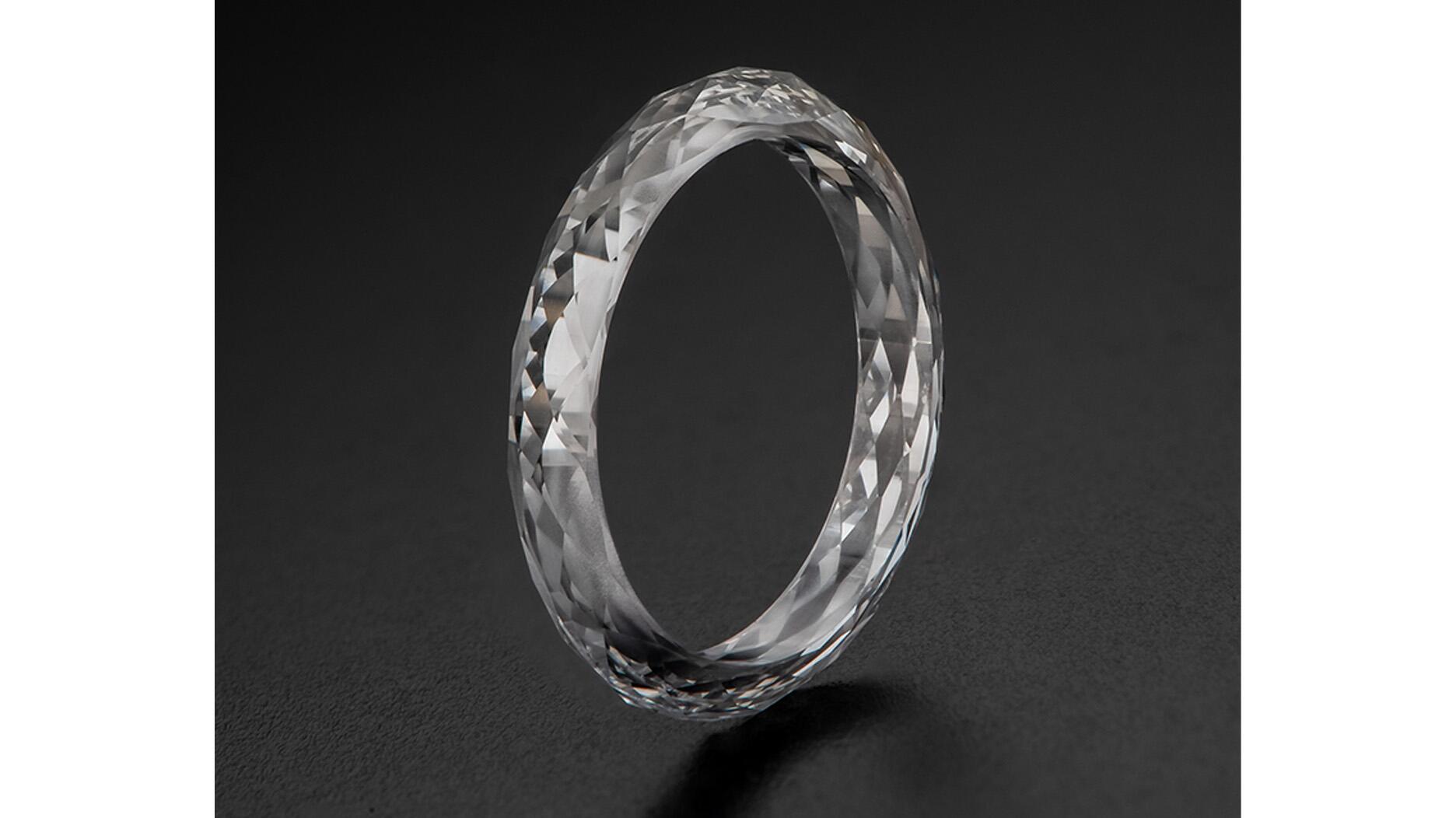 This 4.04-carat all-diamond ring recently evaluated by GIA was cut from one CVD lab-grown diamond. (© GIA, Photo credit: Towfiq Ahmed) 4.04-carat lab-grown diamond ring