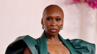 On the Oscars red carpet, celebrities dazzled in colored gemstones, like Cynthia Erivo, pictured here in tsavorite, diamond and pearl earrings from Roberto Coin. Cynthia Erivo