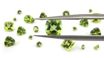 The Curious Gem said it is the first retailer to offer peridot from Fuli Gemstones’ mine in China. Fuli Gemstones peridot The Curious Gem