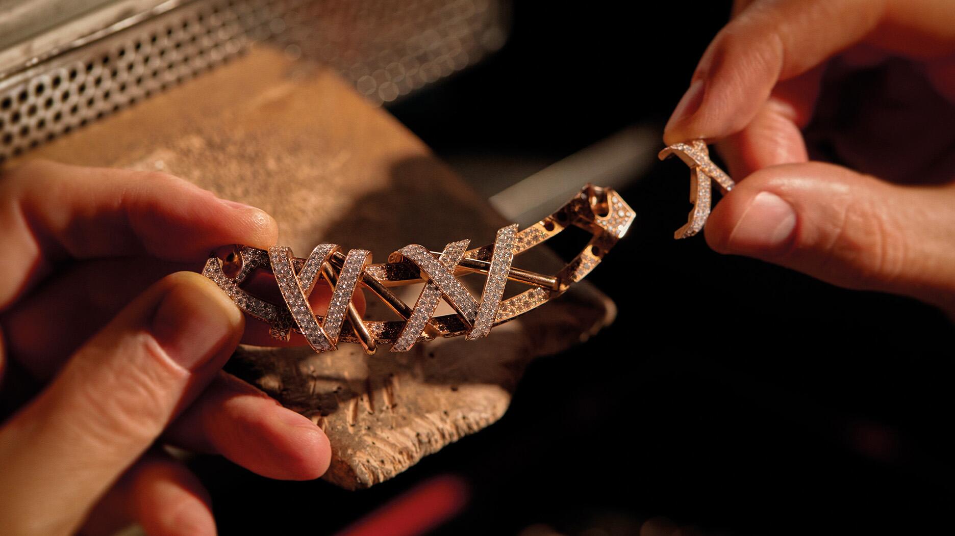 Valenza Setting Lab has 24 employees, with Marcello Monti and Gilberto Dentelli as its founders. Pictured here is a craftsman working on Pomellato’s “Arengario” necklace from “The Dualism of Milan” collection. Craftsman holding Pomellato Arengario necklace