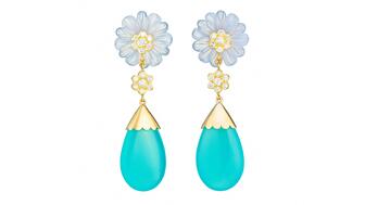 These turquoise and chalcedony flower earrings from Guita M are one of 20 jewels in this Amanda’s Style File, which celebrates the timeless elegance of floral jewelry. Guita M earrings