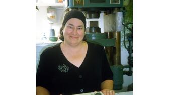 Jan Yager, a jewelry designer and maker, died last week after a 12-year battle with metastatic breast cancer. Jan Yager
